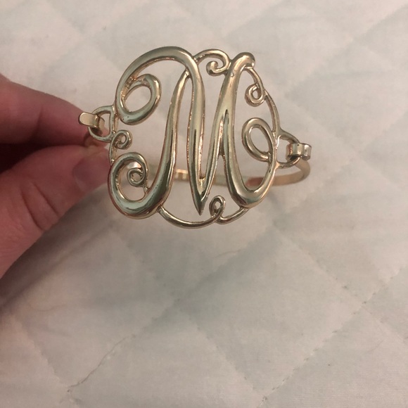 Gold M initial bracelet - Picture 2 of 2